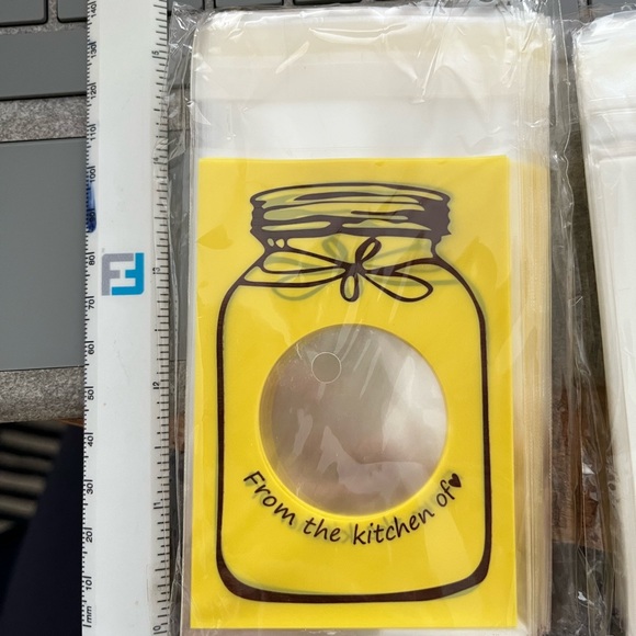 Cellophane bags, 200 count, self sealing - Picture 1 of 3